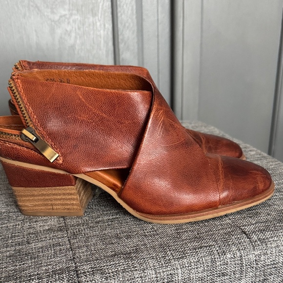 Antelope Women's Shoes - Picture 4 of 5